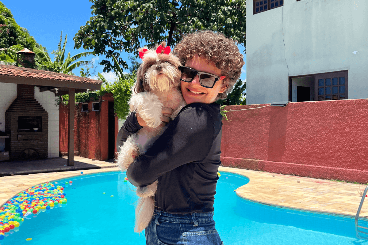 Cães brincando na Tia Lanny